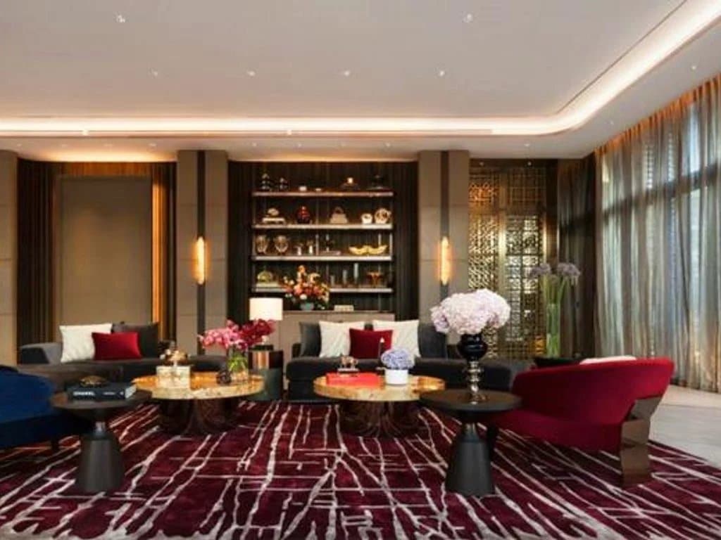 Spacious living room of an apartment in Bangkok with sofas, coffee tables and elegant decor.