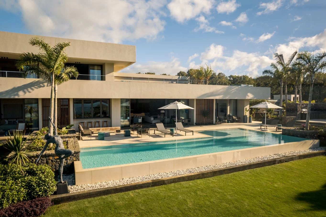Somptueuse Propriété de Luxe Propriété moderne avec piscine et jardin, vue sur l'océan et les mangroves.