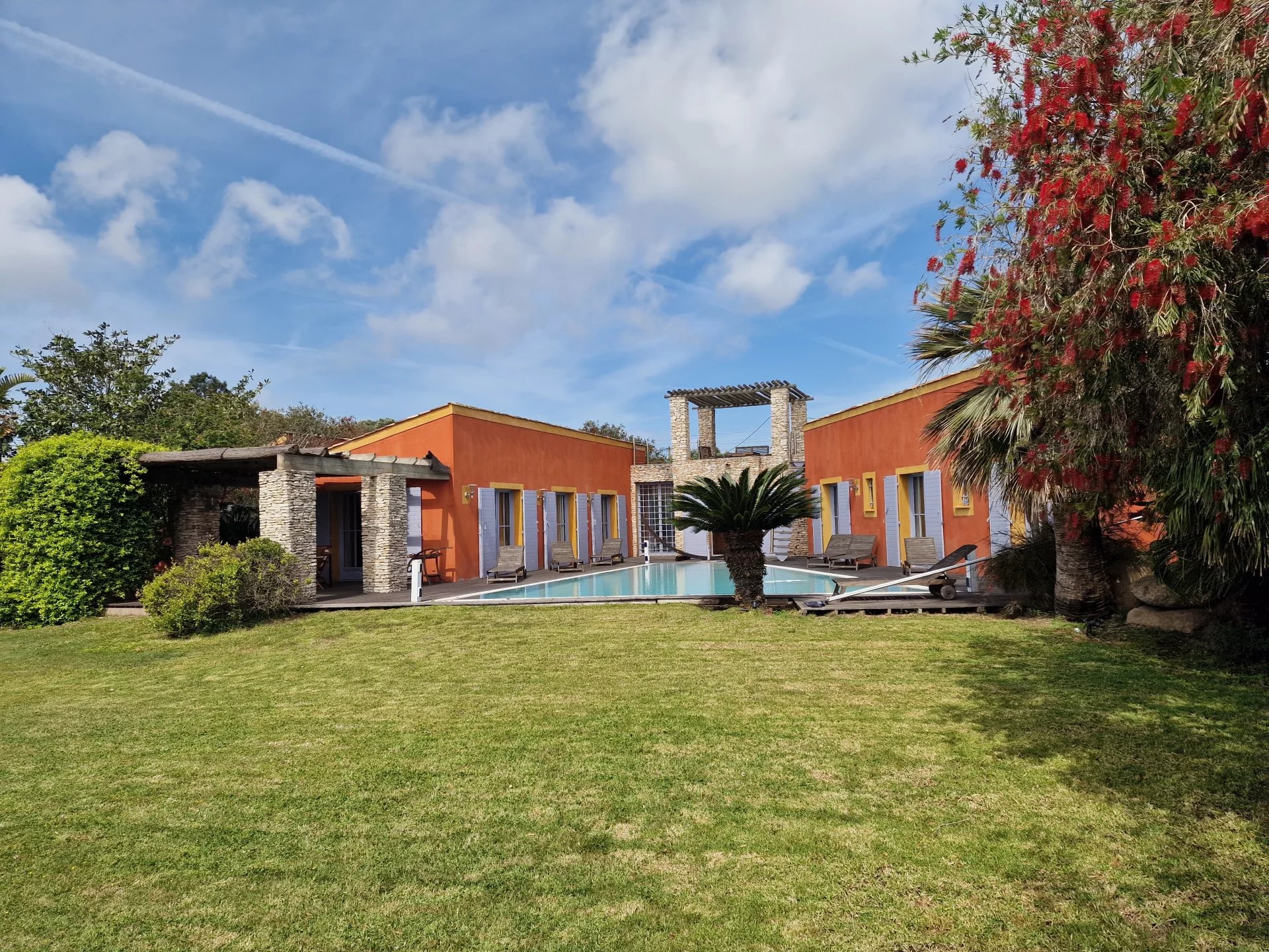 Property with sea view in Bonifacio 160 m² property with swimming pool and garden, sea view, in Bonifacio.