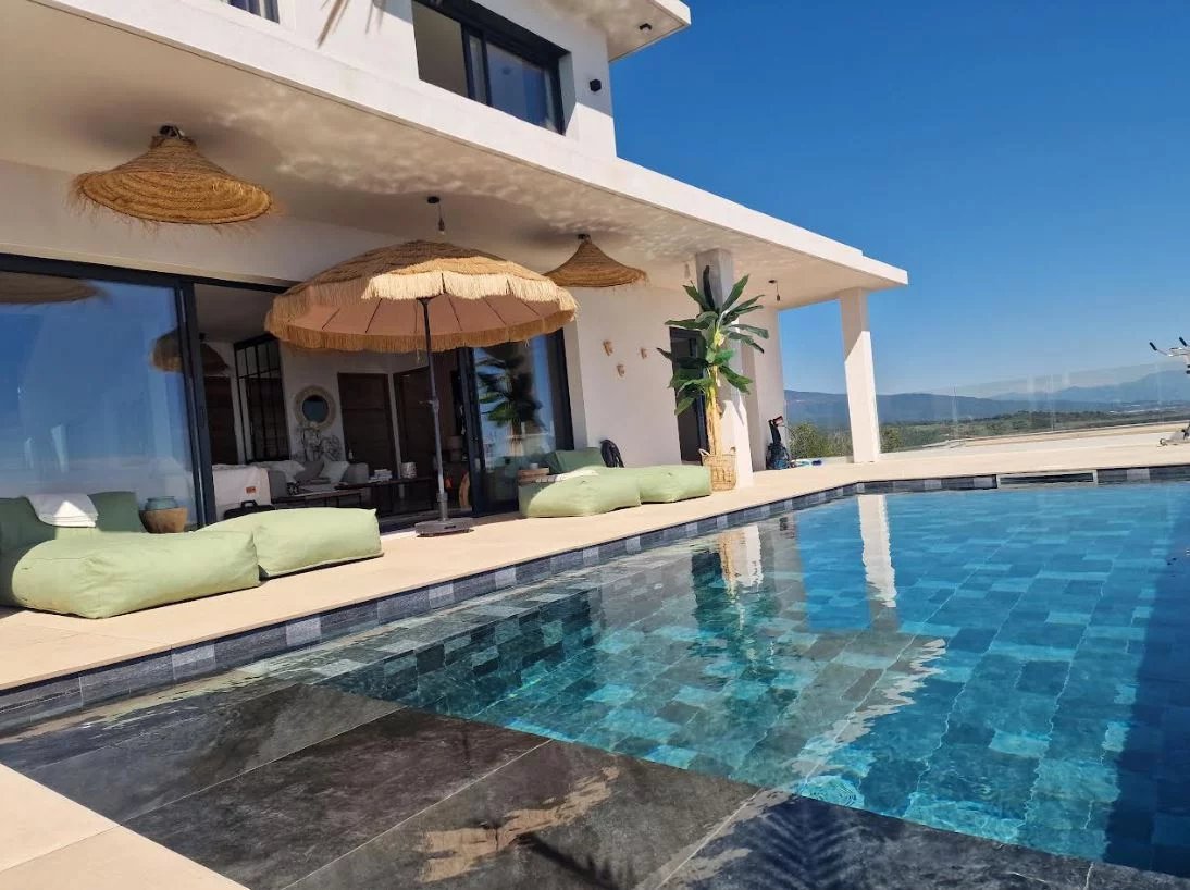 Exceptional property in Sari-Solenzara Modern villa with swimming pool, parasols and sea view in Sari-Solenzara.