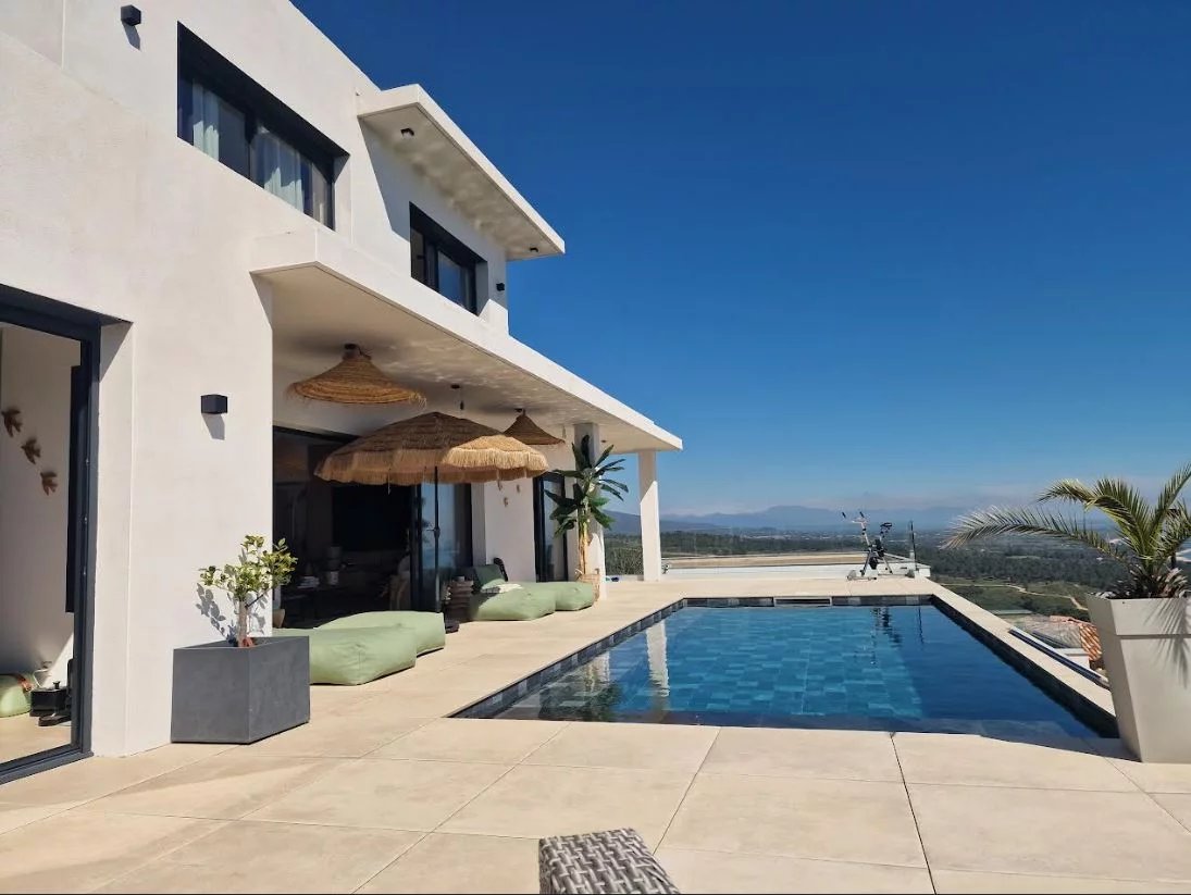 Exceptional property in Sari-Solenzara Modern villa with infinity pool and sea view in Sari-Solenzara.