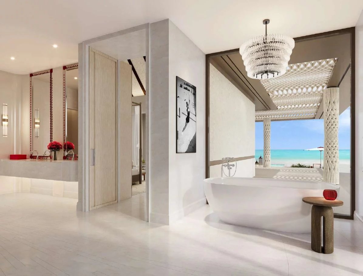 Intérieur d'une villa de luxe aux Maldives avec baignoire et vue sur la mer.
