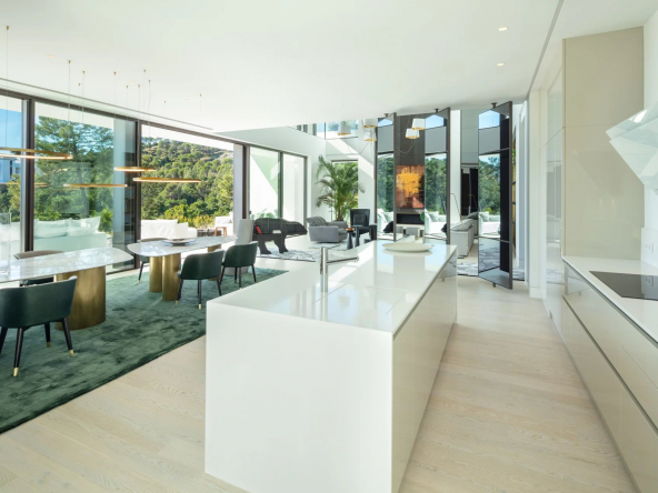 VILLA MODERNE EXCEPTIONNELLE À LA RESERVA DE ALCUZCUZ, BENAHAVIS