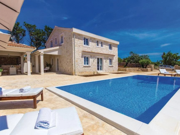 Stone villa in Novalja