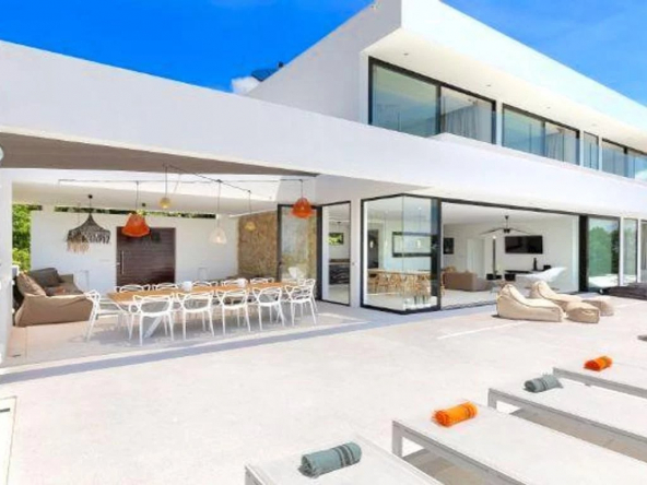 Villa de luxe à Koh Samui située dans le domaine exclusif de Narayan Heights, connu sous le nom de « Beverly Hills de Koh Samui »