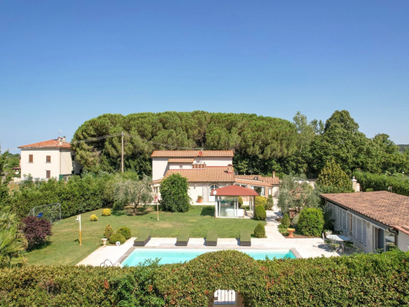Splendid property full of charm located in Cecina