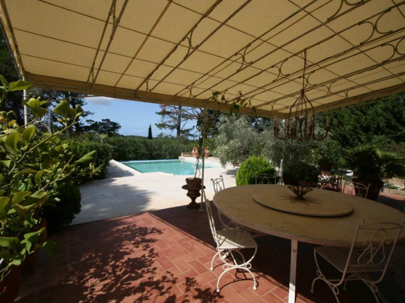 Magnificent Villa with sea view on a large plot of land
