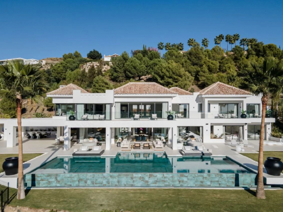 VILL DE LUXE EXCEPTIONNELLE EN PREMIÈRE LIGNE DE GOLF À MARBELLA CLUB RESORT, BENAHAVIS