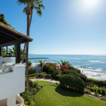 FRONT LINE DUPLEX PENTHOUSE IN PUENTE ROMANO