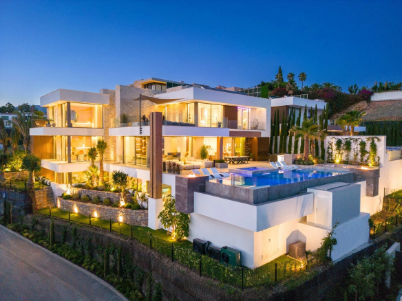 Splendid modern luxury villa with stunning views located in Marbella