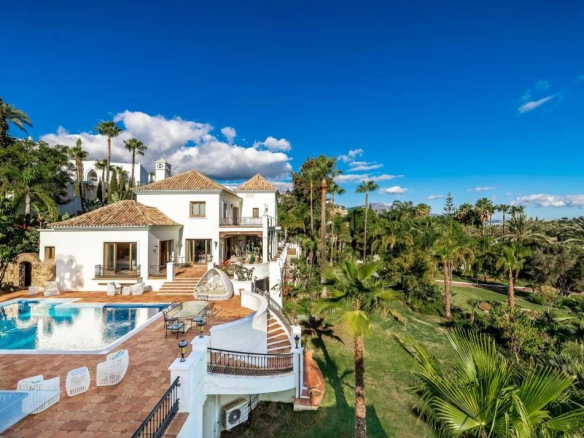 Splendid Mediterranean-style mansion with stunning views located in Paraiso Alto