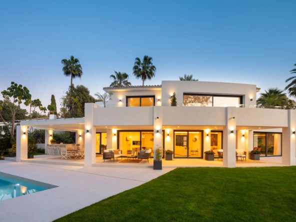Splendide Villa située dans la banlieue verdoyante de Nueva Andalucia