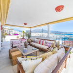 SUPERBE PENTHOUSE DUPLEX LUXUEUX EN BORD DE MER DANS LE FABULEUX PUERTO BANUS, MARBELLA