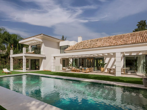 Splendid luxury villa located in El Paraiso