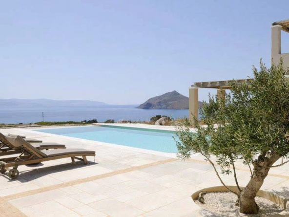 Magnificent property with sea view