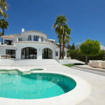 SUPERBE VILLA MÉDITERRANÉENNE AU COEUR DE LA VALLÉE DU GOLF