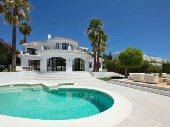 SUPERB MEDITERRANEAN VILLA IN THE HEART OF THE GOLF VALLEY