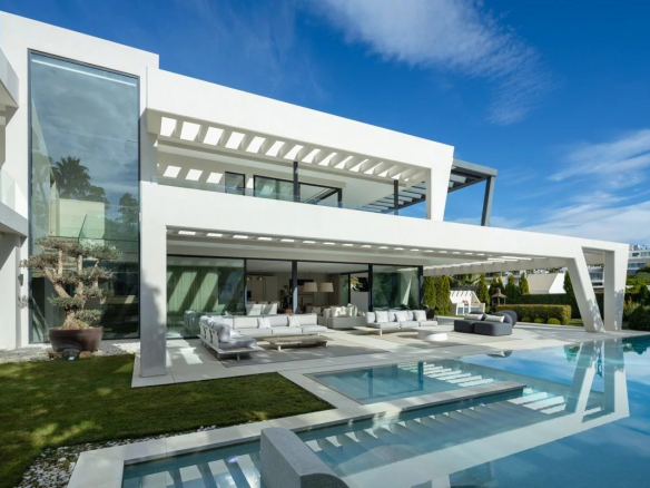 AMAZING MODERN VILLA WITH PRIME LOCATION IN NUEVA ANDALUCIA