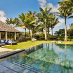 Splendid luxury villa with direct access to the sea