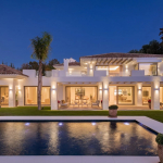 Elegant, timeless estate in El Paraiso