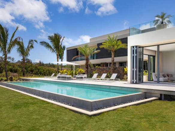 Splendid Luxury villa with breathtaking views of the golf course located in Beau Champ – Mauritius