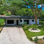 Very beautiful modern villa located in a beautiful location in Sardinal