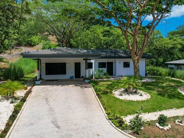Très belle villa moderne située dans un bel emplacement à Sardinal