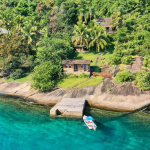 Maison idyllique au bord de l’eau avec jetée à Paraty