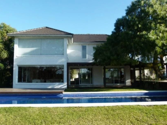 Très belle maison située dans le quartier du Golf