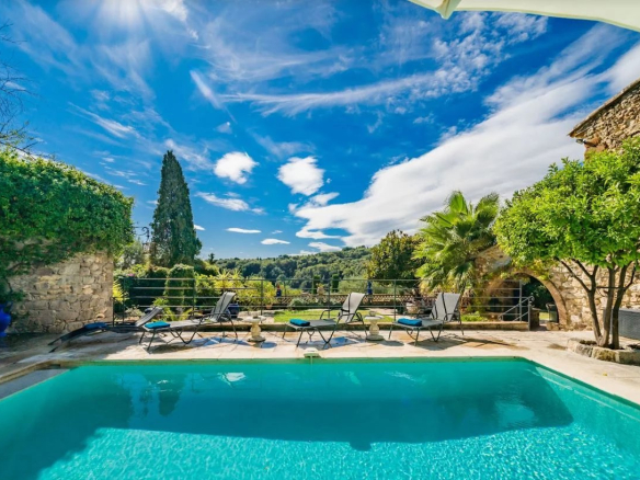 Luxueux Mas en pierre du 18ème siècle avec piscine chauffée – Propriété unique à Biot