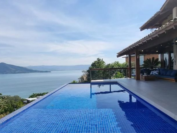 Luxury villa located in a gated community on the north side of Siriúba Beach on Ilha Bela.