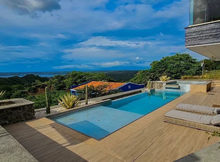 Belle villa de luxe avec une vue mer située à Sardinal