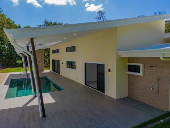 Beautiful villa located a few steps from the beach