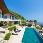 Splendide villa située sur un magnifique terrain à flanc de colline