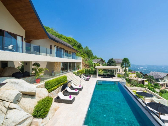Très belle villa avec une vue panoramique imprenable sur locéan