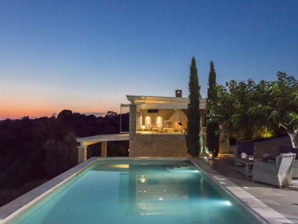 Belle Villa  à Kranidi Ververoda  Vue Mer 