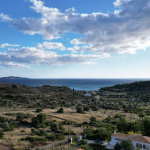TRÈS BEAU TERRAIN vue sur la mer Situé à Petrothalassa d’Hermioni