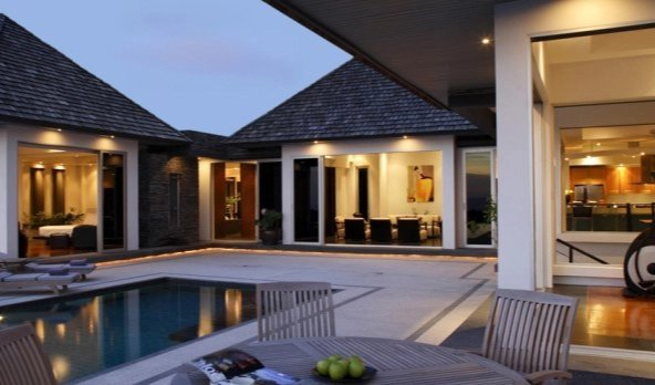 Villa surplombant la plage de Nikki