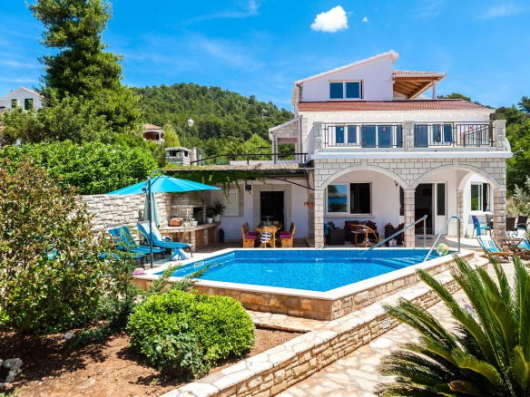 Beachfront villa in the bay – island of Korcula