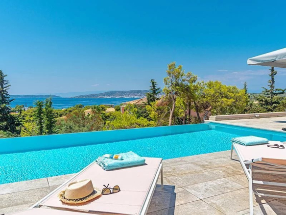 Villa Costoula in Agios Emilianos with sea view