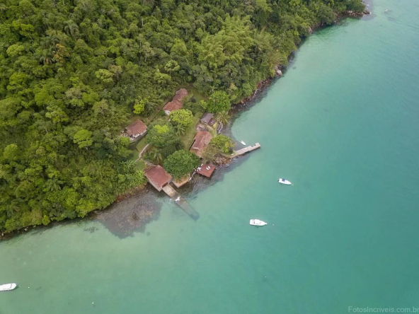 Magnifique Villa exclusive posée sur le sable sur l’île de Gipóia à Angra dos Reis