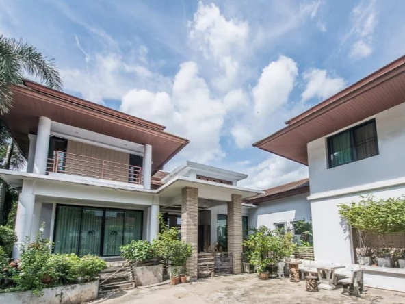 Very beautiful villa located in Ekkamai