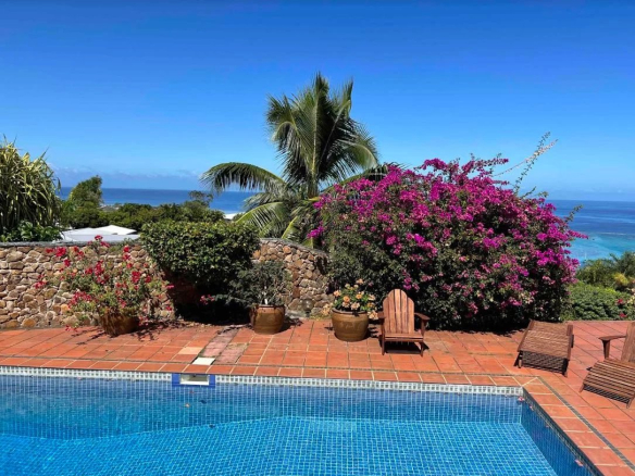 Villa Vapiano, located on the private housing estate “LOTUS” Punaauia Tahiti, with sublime views of the island of Moorea,