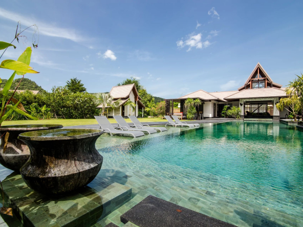 Sumptuous luxury villa located in Baan Ing Phu