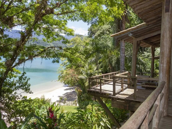 Splendid beachside villa located in Paraty