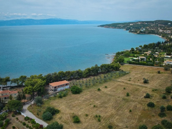 Very beautiful villa close to the sea located in Ververonda