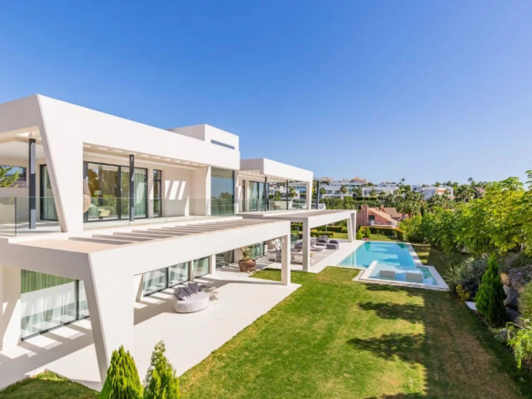 Magnificent exceptional contemporary property located in Nueva Andalucia