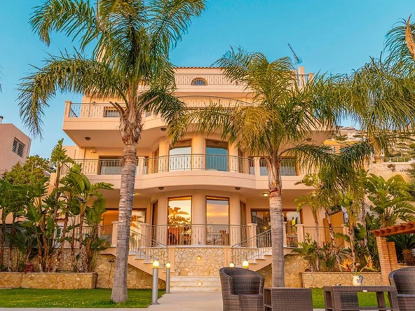 Splendid exotic villa located in Saronida
