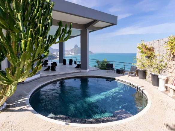 Très belle propriété avec vue mer panoramique située à Joà