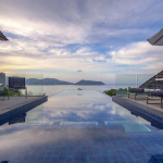 Magnifique Villa avec une vue imprenable sur l’océan englobant les collines, la ville et les paysages de la plage de la baie de Patong .